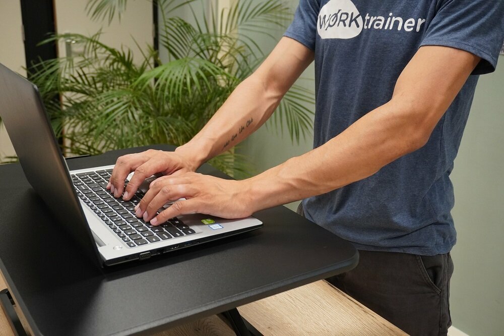 Schreibtischerh&ouml;hung - Ultra Slim Mini Desk | Worktrainer.de