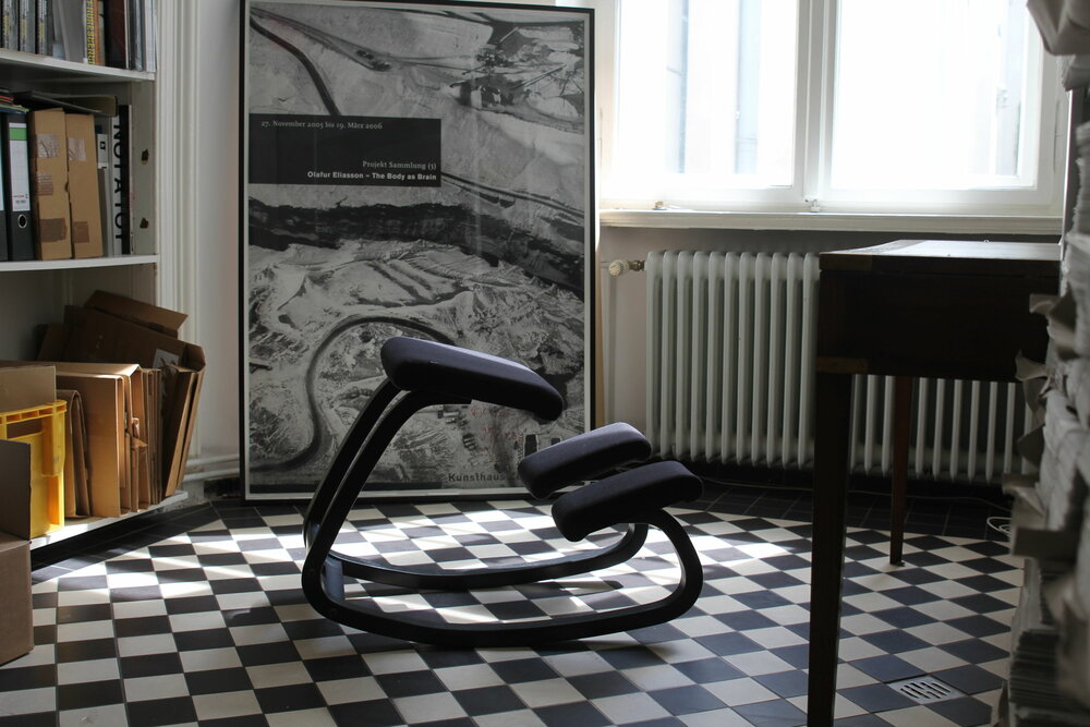 Varier Variable kniestuhl Sitzhilfe | b&uuml;rohocker | b&uuml;rostuhl | Sitzen Sie gesund