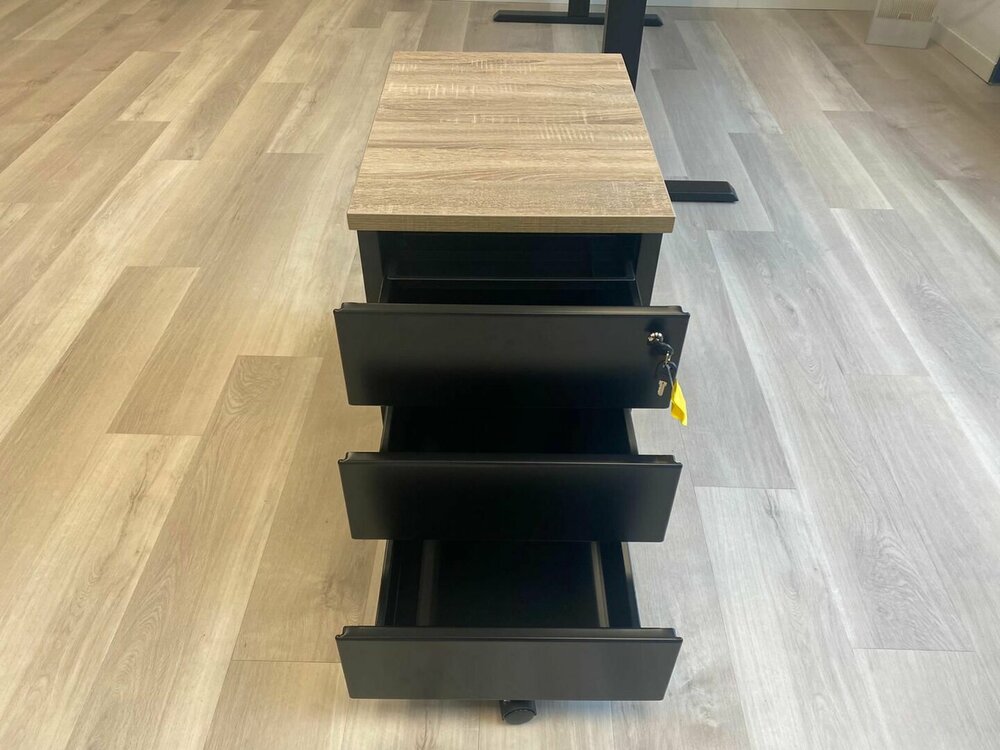 Rollw&uuml;rfel mit Holzplatte Rollw&uuml;rfel bei Schreibtische | Worktrainer.de