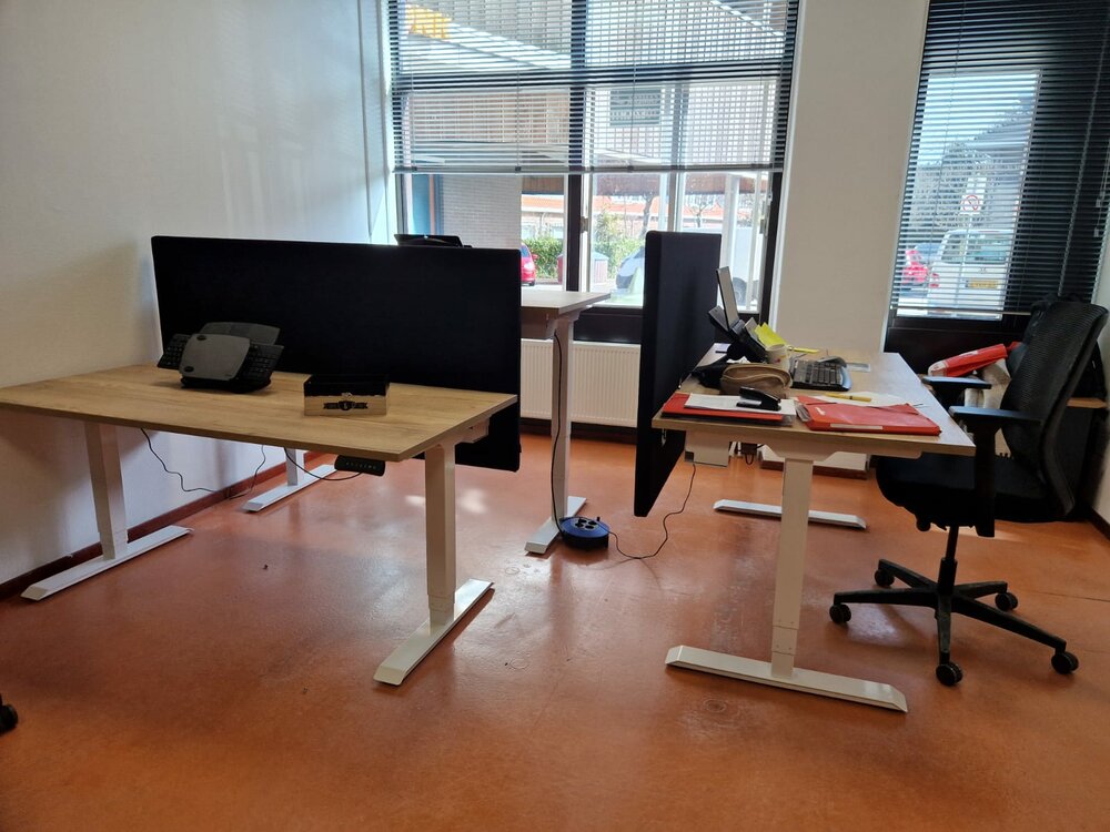 Schreibtisch-Schutzwand zum Aufstellen| worktrainer.de| Privatsph&auml;re bei der Arbeit | verbesserte Konzentration