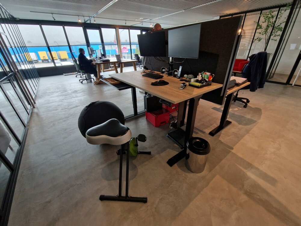 Nyink | Sch&uuml;tzwande Doppel-Sitz-Schreibtisch | mit Aluminiumrahmen