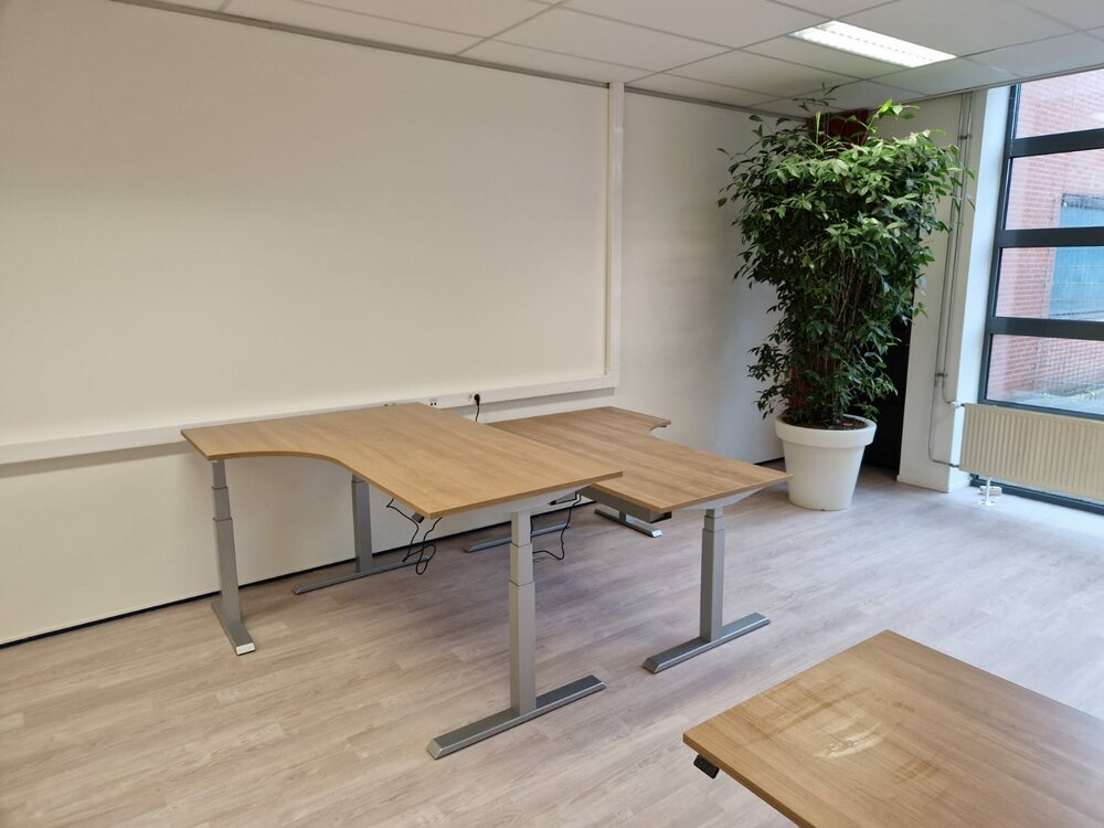 H&ouml;henverstellbarer Eckschreibtisch SteelForce 471 | Effizient, gesund und ergonomisch arbeiten | Eckschreibtisch aus Sta