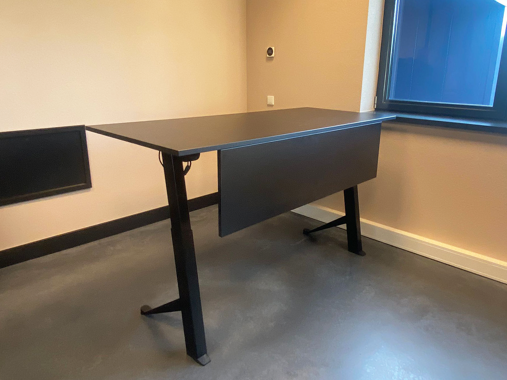 Sitz-Steh-Schreibtisch Y-Desk Bleiben Sie fit mit unseren ergonomische h&ouml;henverstellbare Schreibtische | Worktrainer