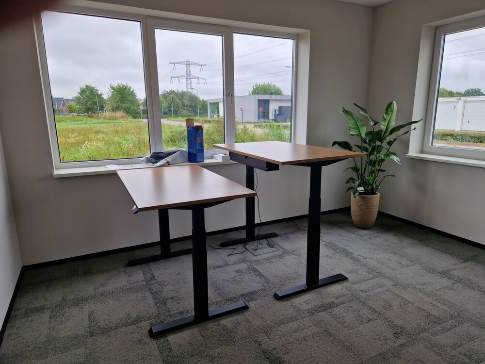 H&ouml;henverstellbarer Schreibtisch SteelForce 670 | Sitzen und stehen Sie gesund auf unserem ergnonomischen Schreibtisch| e