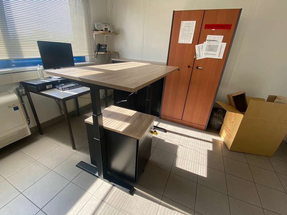 H&ouml;henverstellbarer Schreibtisch SteelForce 670 | Sitzen und stehen Sie gesund auf unserem ergnonomischen Schreibtisch| e