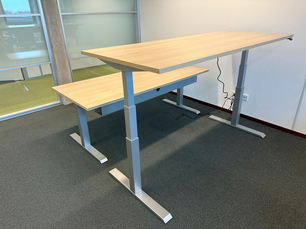 H&ouml;henverstellbarer Schreibtisch SteelForce 670 | Sitzen und stehen Sie gesund auf unserem ergnonomischen Schreibtisch| e