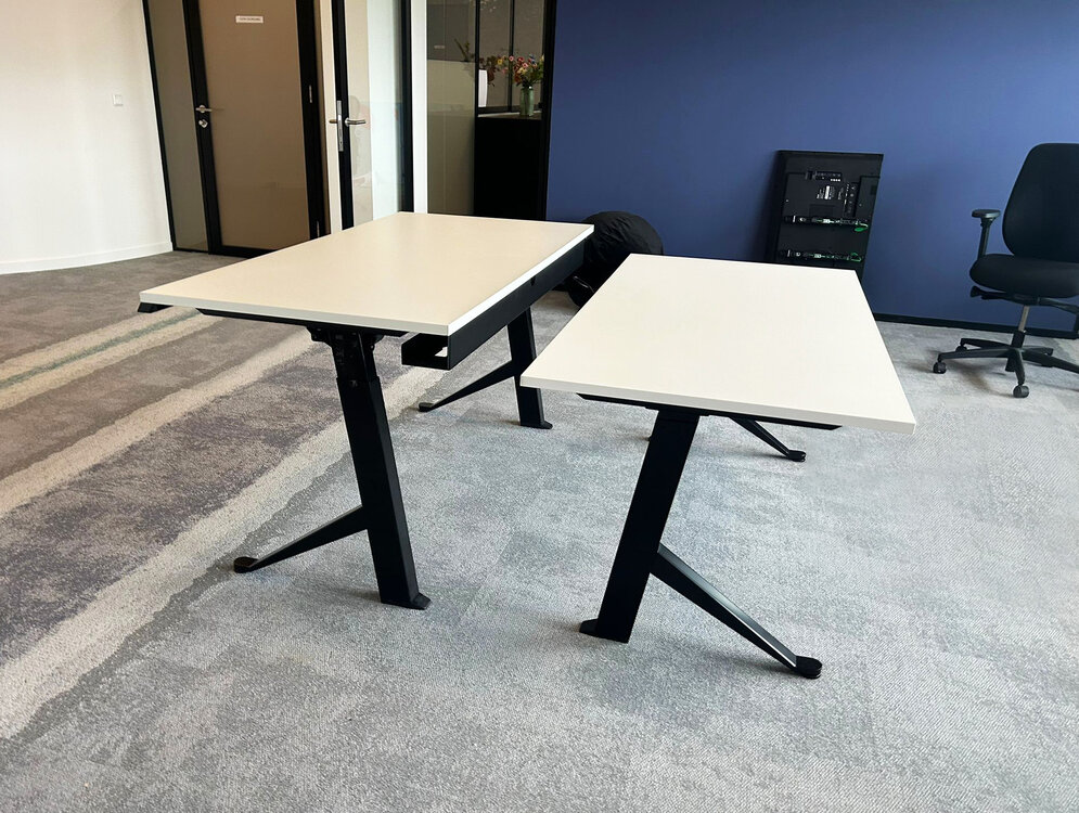 Sitz-Steh-Schreibtisch Y-Desk Bleiben Sie fit mit unseren ergonomische h&ouml;henverstellbare Schreibtische | Worktrainer