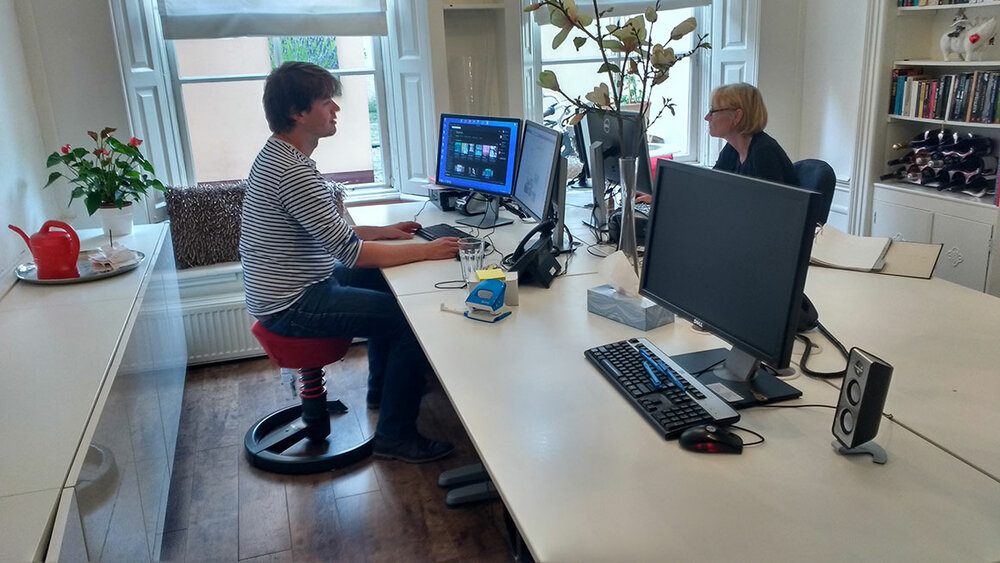 Aeris Swopper Cura | H&ouml;henverstellbarer Hocker