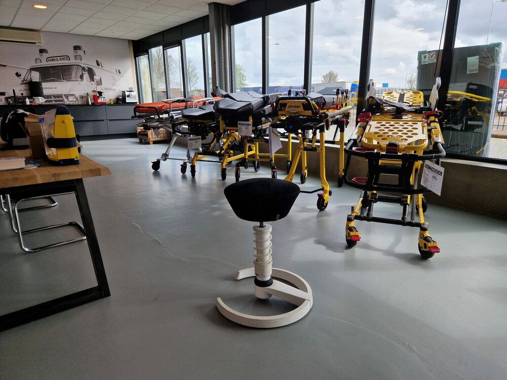 Aeris Swopper Cura | H&ouml;henverstellbarer Hocker