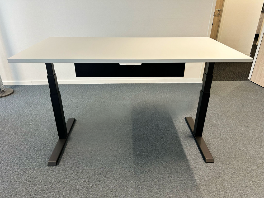 Sitz-Steh-Schreibtisch SteelForce 670 | Sitzen und stehen Sie gesund auf unserem ergnonomischen Schreibtisch| elektrisch 