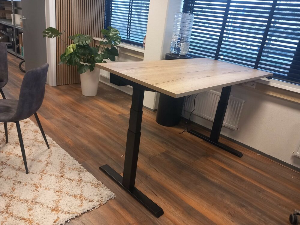 Sitz-Steh-Schreibtisch SteelForce 670 | Sitzen und stehen Sie gesund auf unserem ergnonomischen Schreibtisch| elektrisch 