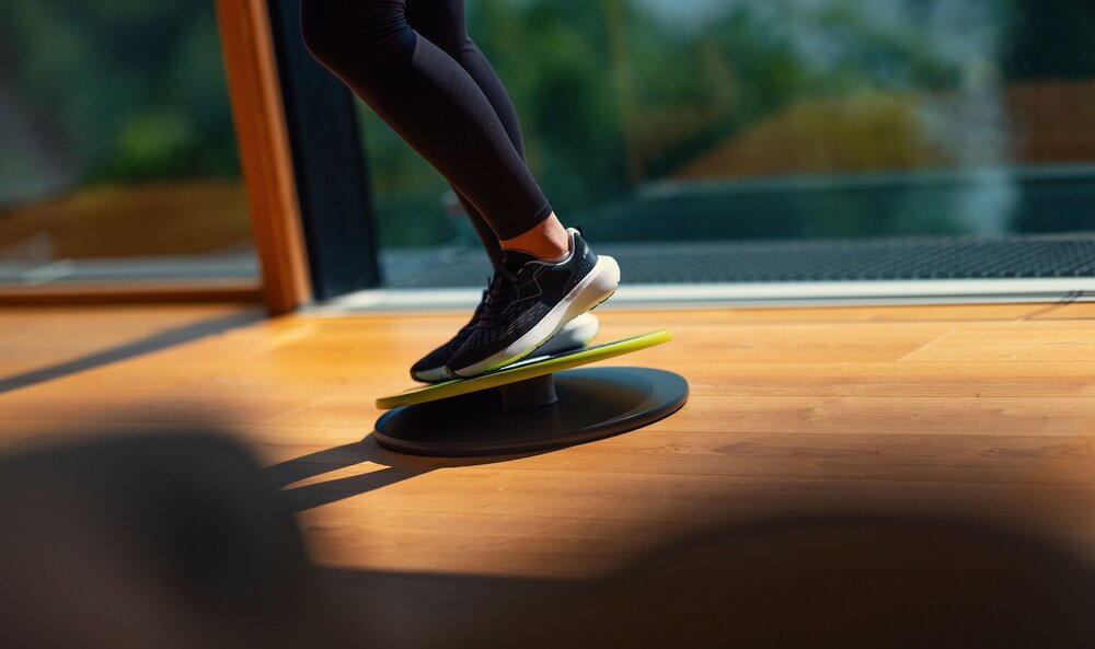 Fitdisc Balanceboard| worktrainer.de|stehen| Abwechslung| Gesund| Gleichgewicht| K&ouml;rperhaltung| Beinmuskulatur|R&amp