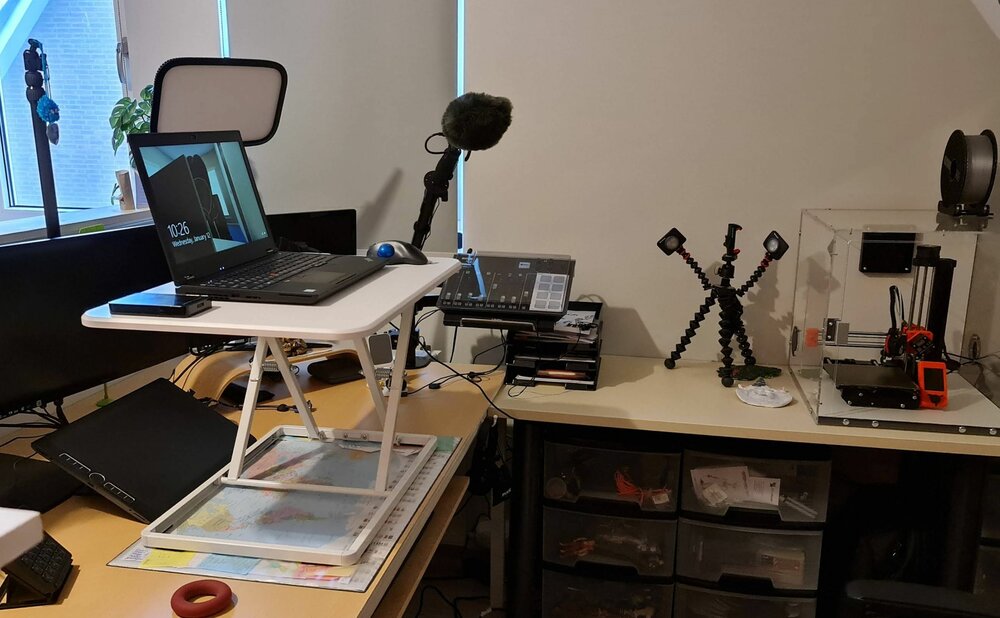 Schreibtischerh&ouml;hung - Ultra Slim Mini Desk | Worktrainer.de