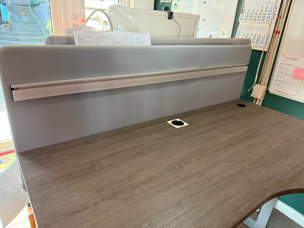   Metallverstarkte Akustik-Tischschutzblende von Screenz| worktrainer.de| akustische Schutzblende 