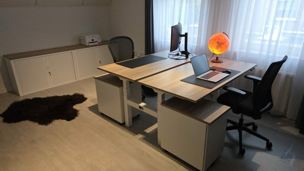 BasicDesk Duo | H&ouml;henverstellbarer Doppelschreibtisch