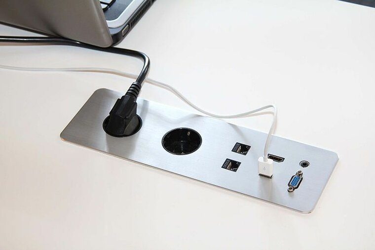 Table Top| Evoline-Einbau-Tischmodul| Stromversorgung| Steckdosen| aufgeräumter Arbeitsplatz|worktrainer.de