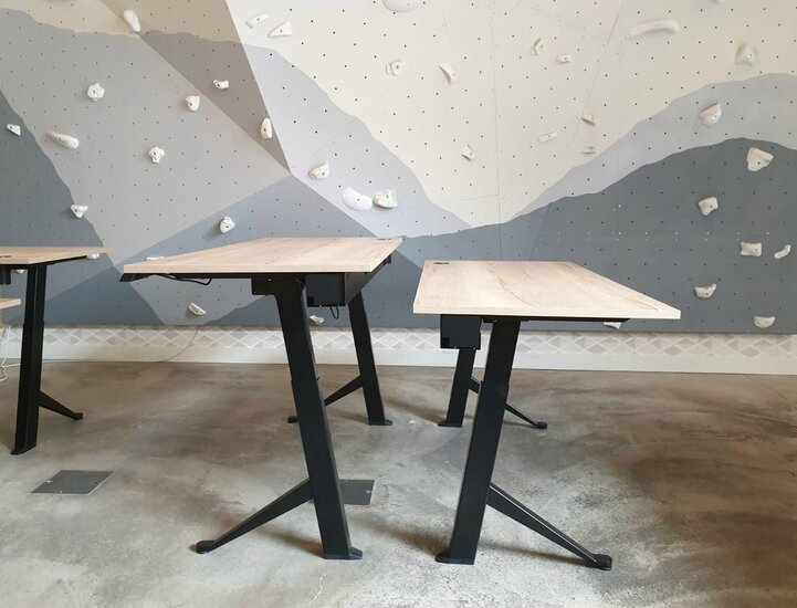 Sitz-Steh-Schreibtisch Y-Desk Schwarz frame Bleiben Sie fit mit unseren ergonomische höhenverstellbare Schreibtische 