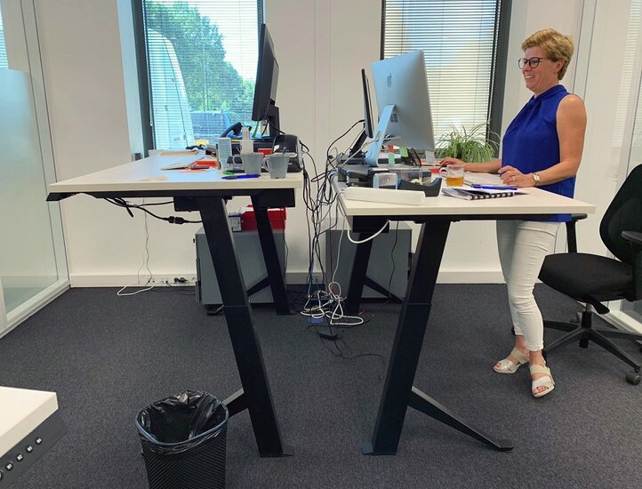 Sitz-Steh-Schreibtisch Y-Desk Bleiben Sie fit mit unseren ergonomische höhenverstellbare Schreibtische | Worktrainer.de