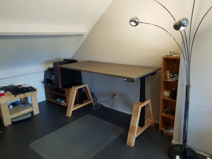 Oak Desk Schwarz Elektrisch höhenverstellbarer Schreibtisch | Stehen Sie gesund hinter unseren ergonomischen Arbeitsplat