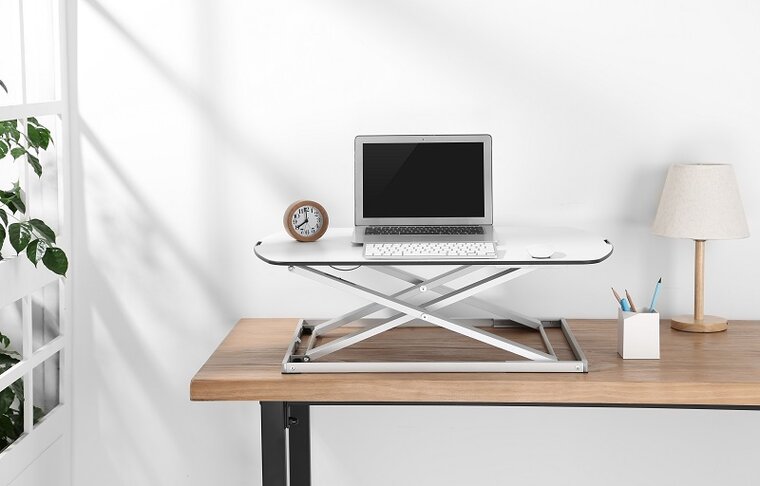 Ultra Slim Standing Desk Erhöhung | Fit mit unseren ergonomische Produkten am Arbeitsplatz | Worktrainer.de