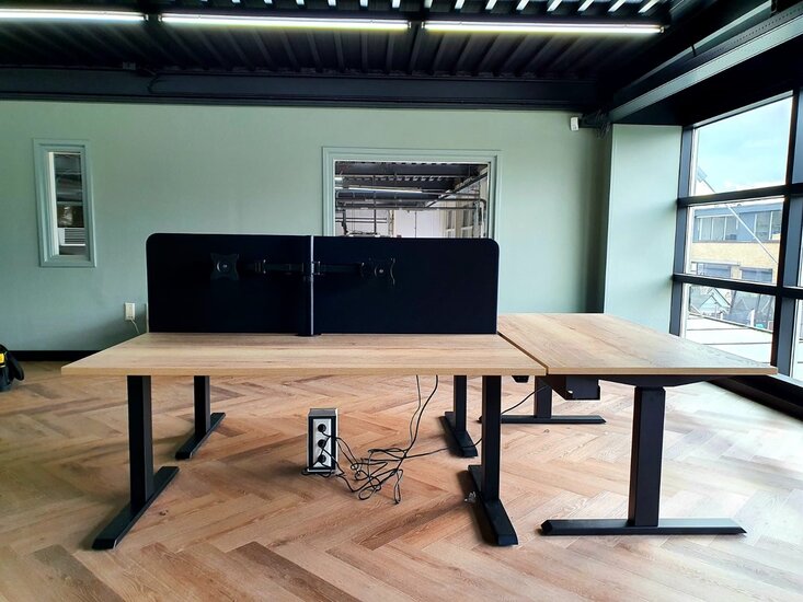 Höhenverstellbarer Schreibtisch SteelForce 670 | Sitzen und stehen Sie gesund auf unserem ergnonomischen Schreibtisch| elektri