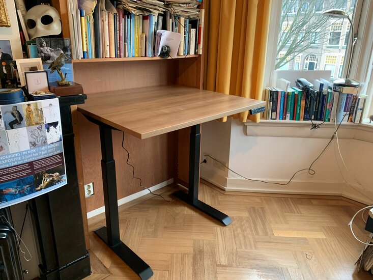 Kleiner Sitz-Steh-Schreibtisch StudyDesk | Ergonomisch arbeiten | Worktrainer.de