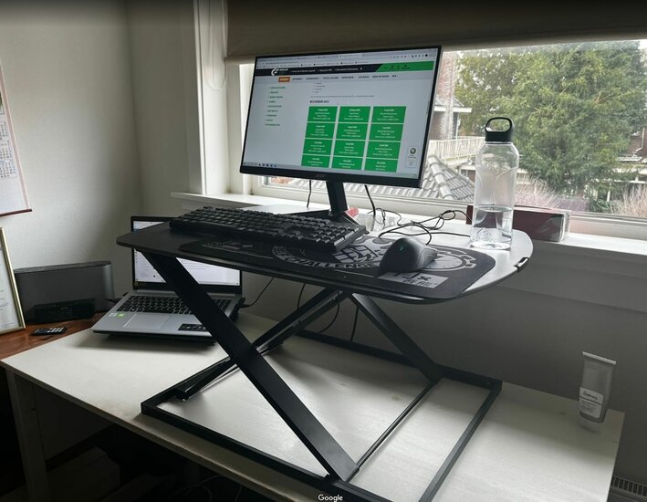 Ultra Slim Standing Desk Erhöhung | Fit mit unseren ergonomische Produkten am Arbeitsplatz | Worktrainer.de