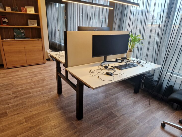 Honmove Duo Sitz-Steh-Schreibtisch| Wechseln Sie das Stehen und Sitzen reglmäßig ab  | Worktrainer.de