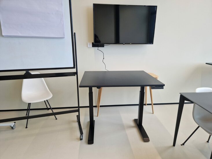 Kleiner Sitz-Steh-Schreibtisch StudyDesk | Ergonomisch arbeiten | Worktrainer.de