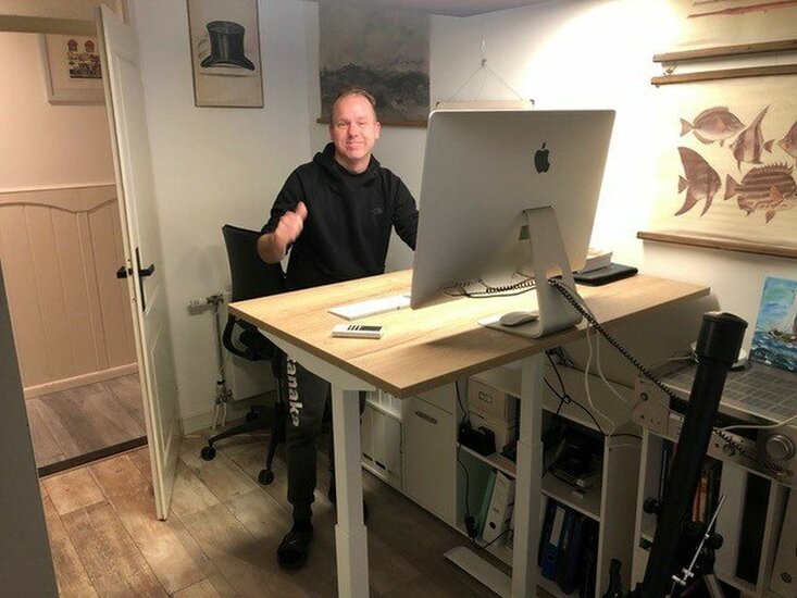 Kleiner Sitz-Steh-Schreibtisch StudyDesk | Ergonomisch arbeiten | Worktrainer.de