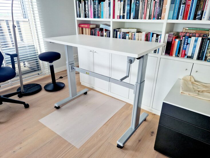 Kleiner Sitz-Steh-Schreibtisch SteelForce 100 - Handkurbel und Rollen| sitzen und stehen | Bewegung am Arbeitsplatz| Ergonomie