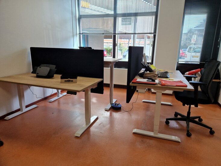 Schreibtisch-Schutzwand zum Aufstellen| worktrainer.de| Privatsphäre bei der Arbeit | verbesserte Konzentration