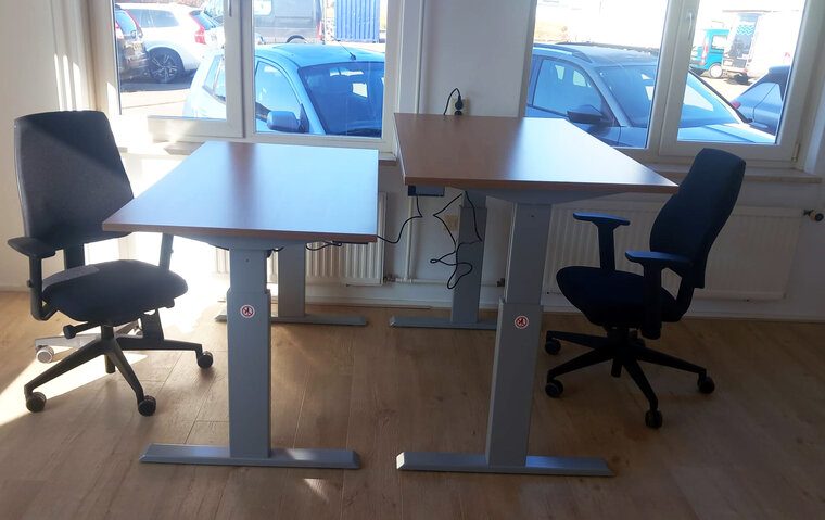Sitz-Steh-Schreibtisch AluForce 140 - elektrisch| worktrainer.de| stehen und sitzen| Abwechslung| Gesund| Stabil| K&#x00f6;