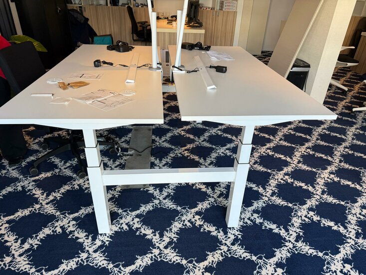 Doppelter Sitz-Steh-Schreibtisch - SteelForce 470 Workbench| Höhenverstellbarer Schreibtisch| Memory Display| verste