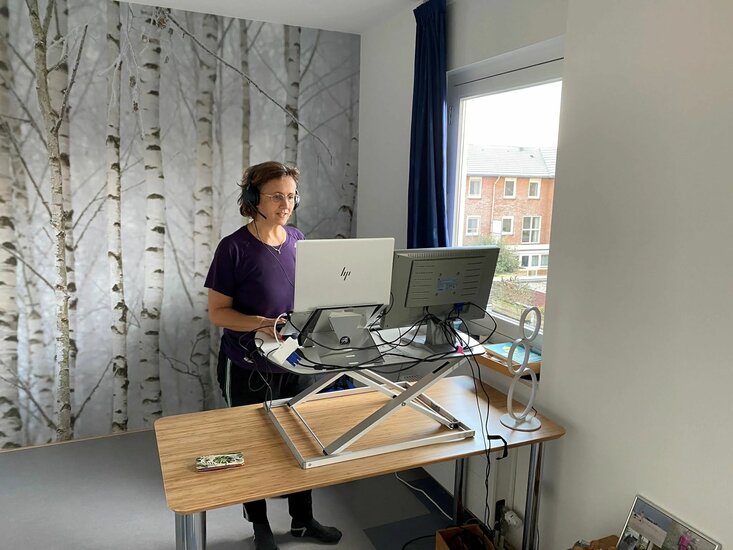 Ultra Slim Standing Desk Erhöhung | Fit mit unseren ergonomische Produkten am Arbeitsplatz | Worktrainer.de