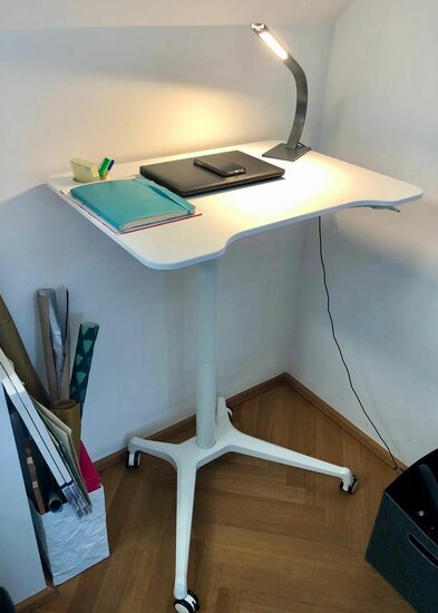 Single Leg Desk Höhenverstellbarer Schreibtisch | Ergonomisch arbeiten | Worktrainer.de
