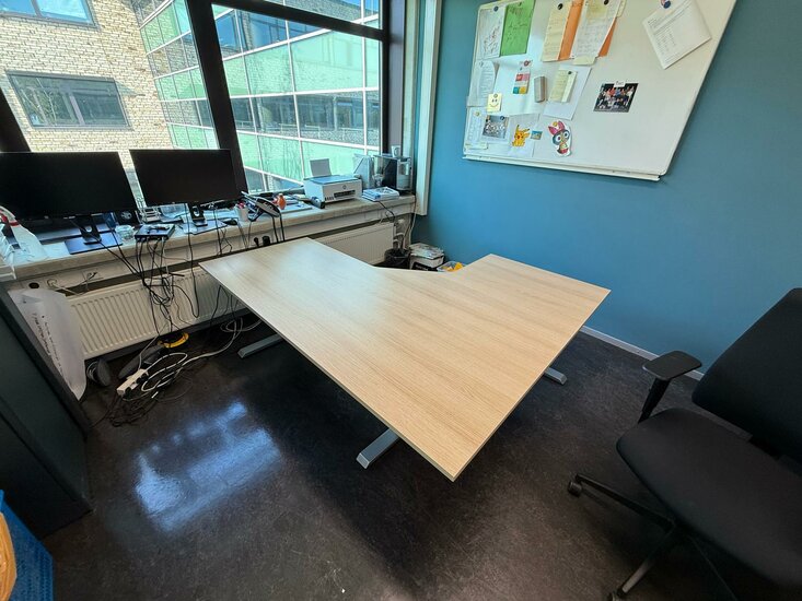 Sitz-Steh-Eckschreibtisch SteelForce 471 | Effizient, gesund und ergonomisch arbeiten | Eckschreibtisch aus Stahl| Worktrainer