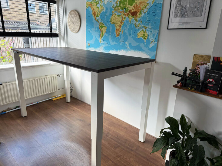 H&#x00f6;henverstellbarer Tisch mit 4 Beinen - HonMove| | Gesund und aktiv arbeiten| worktrainer.de | K&#x00f6;rperhalt