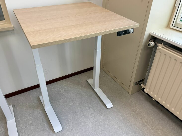 Kleiner Sitz-Steh-Schreibtisch SteelForce 100 - Handkurbel und Rollen| sitzen und stehen | Bewegung am Arbeitsplatz| Ergonomie