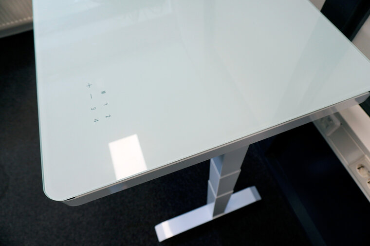 LifeSpan | Höhenverstellbarer Schreibtisch mit Glasplatte