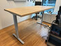 Sitz-Steh-Schreibtisch Ultrajust 1|worktrainer.de|Abwechslung|Bewegung| stehend arbeiten| sitzend arbeiten|elektrisch
