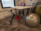 Sitz-Steh-Schreibtisch SteelForce 210 - Handkurbel| worktrainer| worktrainer.de| stehend aus der Arbeit