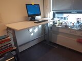 Sitz-Steh-Schreibtisch AluForce 270| worktrainer.de|Memory Display| stehend arbeiten| sitzend arbeiten| Memory Display