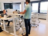 Sitz-Steh-Schreibtisch SteelForce 470 | worktrainer.de| gesundes und aktives Arbeiten | verbesserte Konzentration| Ergonomie