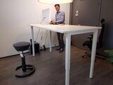 Sitz-Steh-Tisch mit 4 Beinen - HonMove| | Gesund und aktiv arbeiten| worktrainer.de | Körperhaltung | Bewegung 