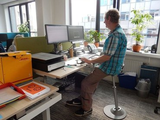 Muvman Grau Grün Muvman Stehhilfe | Sitzen Sie gesund auf unseren ergonomische Burostuhlen | Worktrainer.de