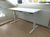 Sitz-Steh-Schreibtisch SteelForce 670 Bambus Schublade| Sitzen und stehen Sie gesund auf unserem ergnonomischen Schreibtisch | 