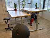 Bedienung | Sitzen und stehen Sie gesund auf unseren ergnonomische Sitz-Steh-Schreibtisch | Worktrainer.de