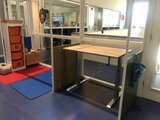 Höhenverstellbarer Schreibtisch AluForce 140 - Handkurbel| Manuell verstellbarer Sitz-Steh-Schreibtisch | Gesund und akt