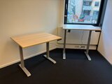Kleiner Sitz-Steh-Schreibtisch SteelForce 100 - Handkurbel und Rollen| sitzen und stehen | Bewegung am Arbeitsplatz| Ergonomie